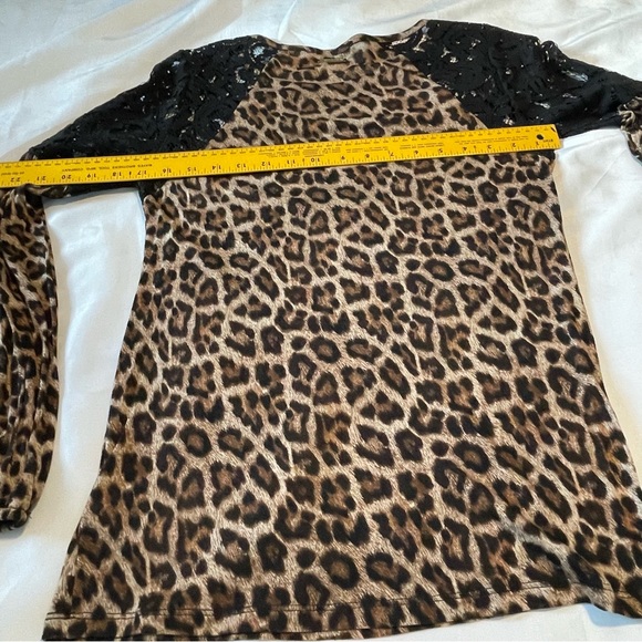 𝅺Michael Kors Leopard Animal Print Top Lace Shoulders Women Size XS - Picture 5 of 16
